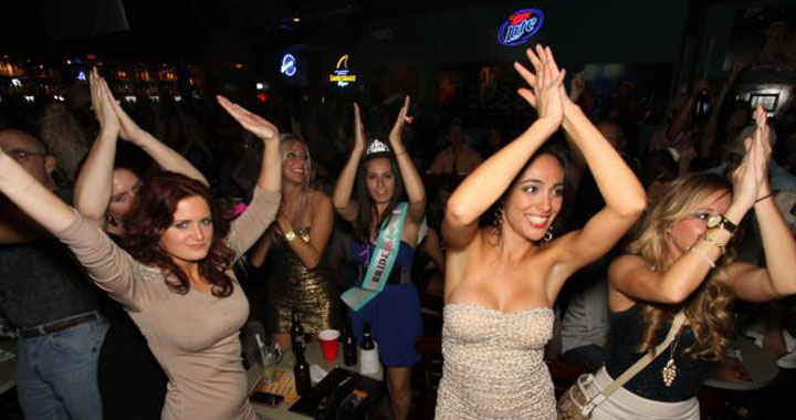 Pete’s Piano Bar Table Dance